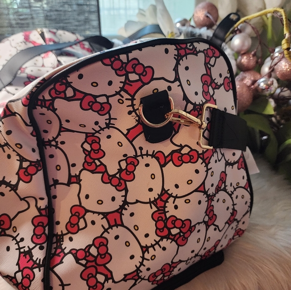 Hello Kitty Duffel Bag Carry On 18" new - Picture 6 of 8